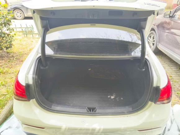 [苏州·苏U] 二手奔驰奔驰A级2022款 改款 A 180 L 运动轿车