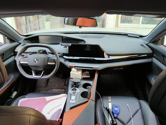 [上海·苏U] 二手长安长安UNI-V2022款 1.5T 尊贵型