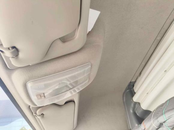 [上海·沪K] 二手上汽大通MAXUS新途V802021款 2.0T 手动经典城配王长轴中顶3座