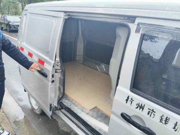 [上海·浙A] 二手金杯小海狮X302023款 1.5L 超享型厢货2/5座无空调版SWC15M