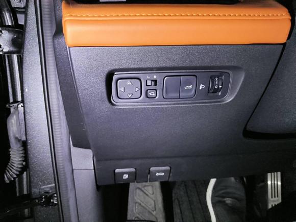 [南京·苏A] 二手长安长安UNI-V2023款 1.5T 运动版