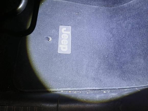 [成都·川A] 二手Jeep自由客2011款 2.4 运动版