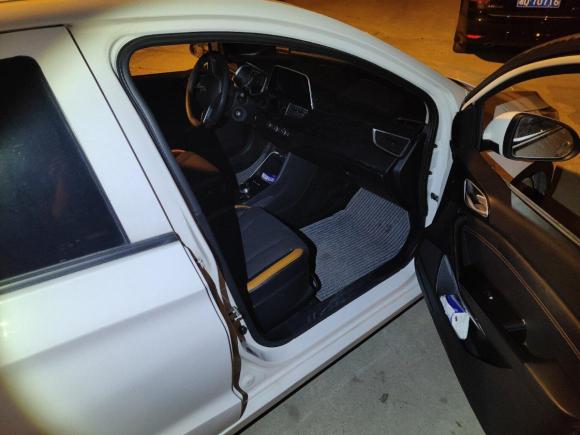 [广州·粤M] 二手宝骏宝骏3102017款 1.5L 自动时尚型