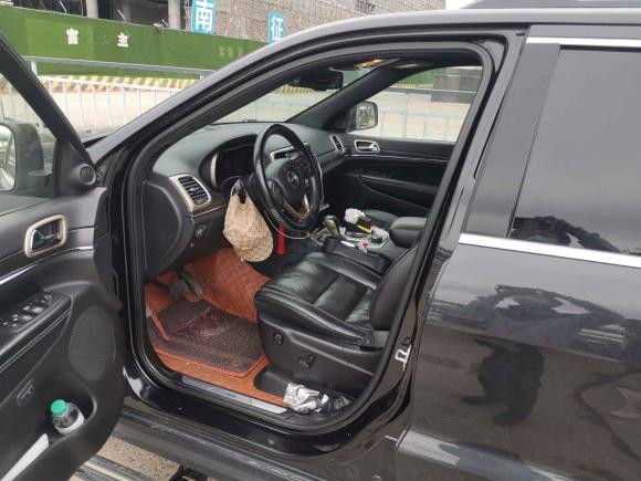 [广州·粤L] 二手Jeep大切诺基2016款 3.0L 精英导航版