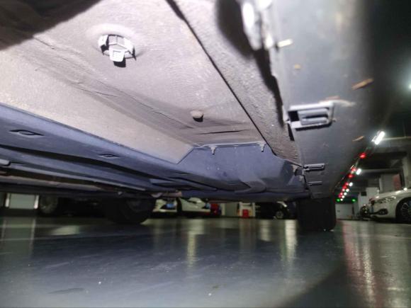 [深圳·粤B] 二手雪铁龙雪铁龙C52012款 2.0L 自动尊享型