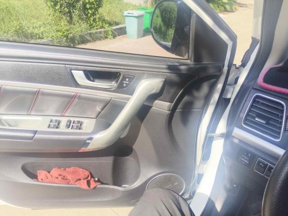 [义乌·浙G] 二手哈弗哈弗H62017款 红标 运动版 1.5T 自动两驱豪华型