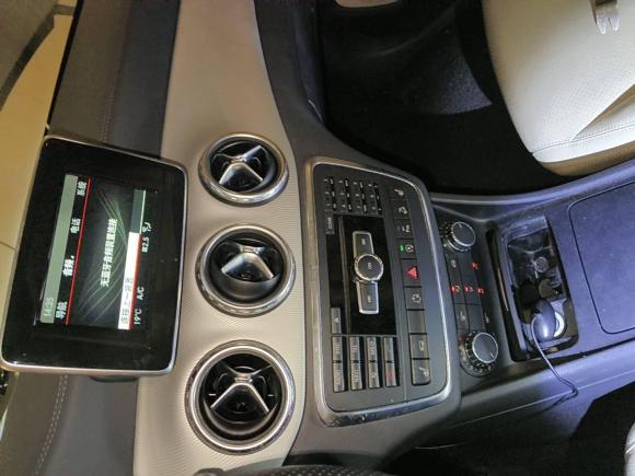 [上海·沪B] 二手奔驰奔驰GLA2015款 GLA 220 4MATIC 时尚型