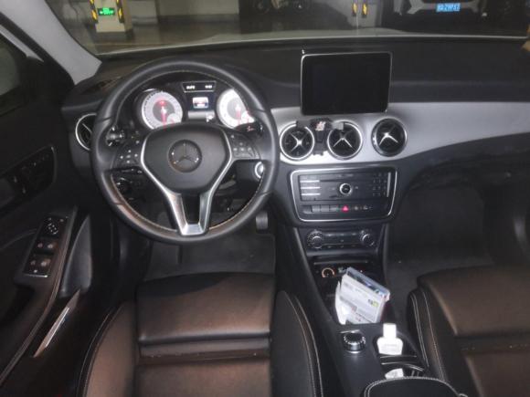 [上海·沪D] 二手奔驰奔驰GLA2016款 GLA 200 动感型