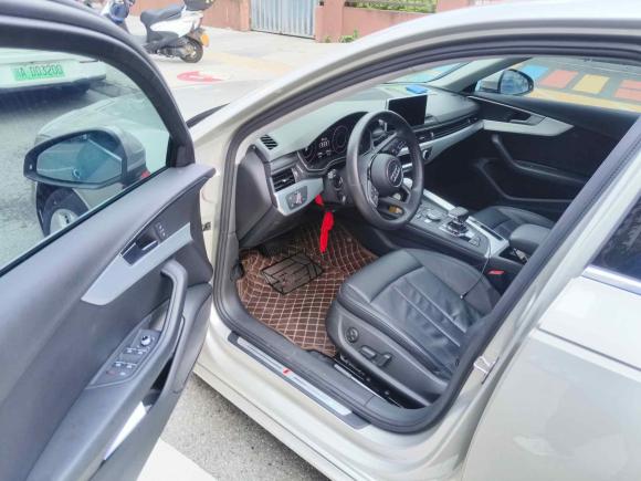 [成都·川A] 二手奥迪奥迪A4L2018款 30周年年型 40 TFSI 时尚型