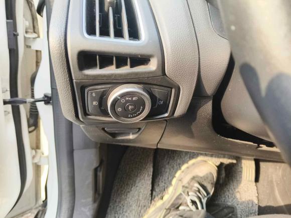 [武汉·鄂A] 二手福特福克斯2017款 三厢 1.6L 自动风尚型智行版