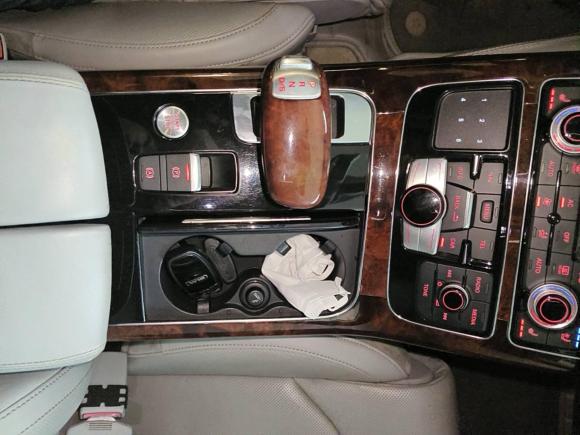 [义乌·浙G] 二手奥迪奥迪A82011款 A8L W12 6.3 FSI quattro