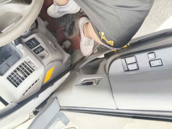 [无锡·苏B] 二手金龙凯歌2015款 2.4L商务型4RB2