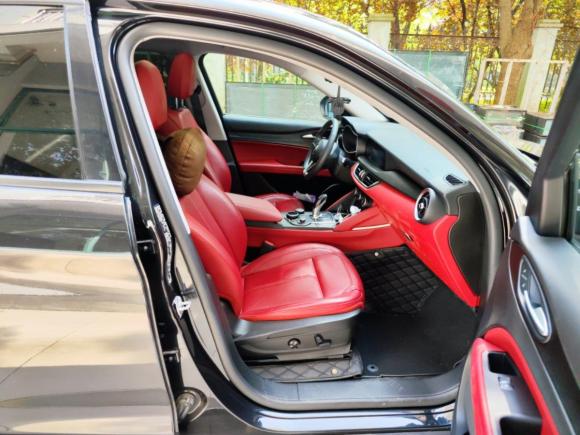 [上海·沪D] 二手阿尔法·罗密欧Stelvio斯坦维2017款 2.0T 200HP 精英版