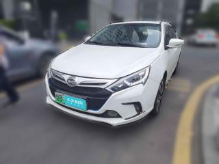 比亚迪秦新能源2015款 1.5T 双冠旗舰Plus版