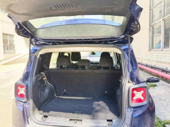 [佛山·粤E] 二手Jeep自由侠2018款 互联大屏版 180T 自动高能版