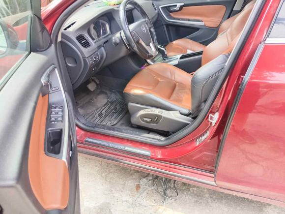 [佛山·粤X] 二手沃尔沃沃尔沃V602014款 改款 T5 智雅版