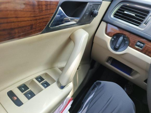 [上海·沪A] 二手大众朗逸2013款 改款 1.4TSI 手动舒适版