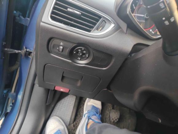 [上海·沪C] 二手奇瑞艾瑞泽52016款 1.5L 手动领潮版