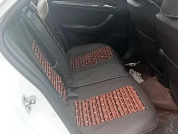 [成都·川A] 二手荣威荣威3602015款 1.5L 手动豪华版