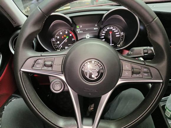 [武汉·鄂A] 二手阿尔法·罗密欧Giulia朱丽叶2017款 2.0T 200HP 豪华版