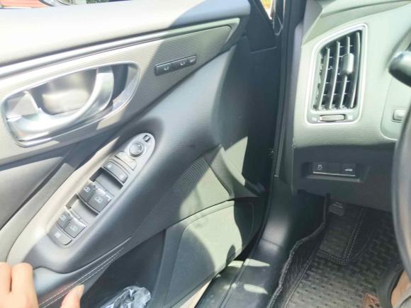 [上海·沪F] 二手英菲尼迪英菲尼迪Q502014款 3.7L 豪华运动版