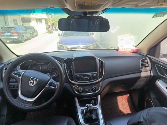 [广州·粤U] 二手宝骏宝骏5602015款 1.8L 手动豪华型