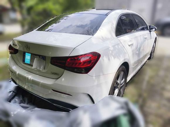 [苏州·苏U] 二手奔驰奔驰A级2022款 改款 A 180 L 运动轿车