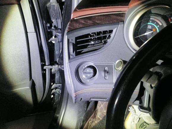 [上海·苏A] 二手别克君越2013款 2.4L SIDI精英舒适型