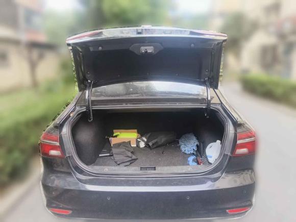 [上海·沪D] 二手荣威荣威i62020款 PLUS 1.6L CVT 4G互联荣耀旗舰版