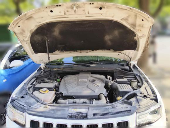 [嘉兴·沪B] 二手Jeep大切诺基2015款 3.0TD 柴油 舒享导航版