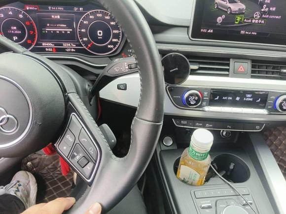 [成都·川A] 二手奥迪奥迪A4L2018款 30周年年型 40 TFSI 时尚型