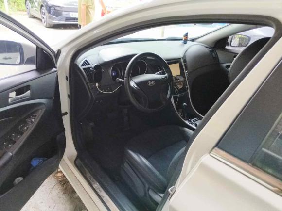 [上海·沪A] 二手现代索纳塔2013款 2.0L 自动领先版