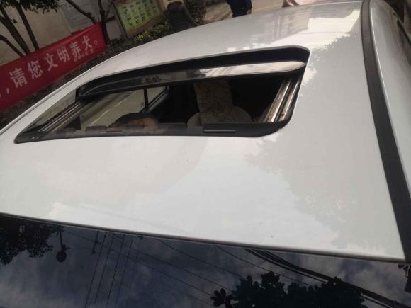 [南京·苏L] 二手荣威荣威3502015款 1.5L 手动豪华天窗版