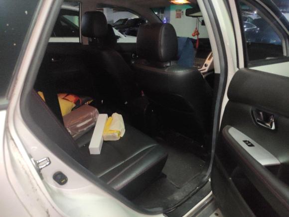 [上海·粤B] 二手比亚迪比亚迪S62014款 2.4L 自动尊贵型 5座