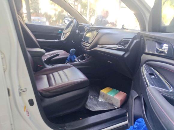 [武汉·渝A] 二手长安欧尚长安欧尚A8002017款 1.5T 手动豪享型