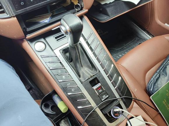 [上海·苏E] 二手众泰众泰SR92017款 2.0T 自动极致之光版