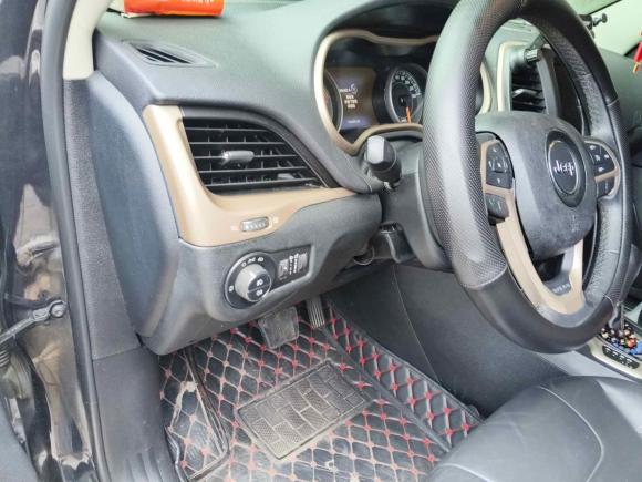 [南京·苏A] 二手Jeep自由光2016款 2.4L 专业智能版