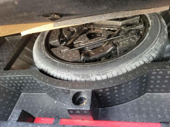 [济南·鲁A] 二手荣威荣威i62018款 20T 自动旗舰版