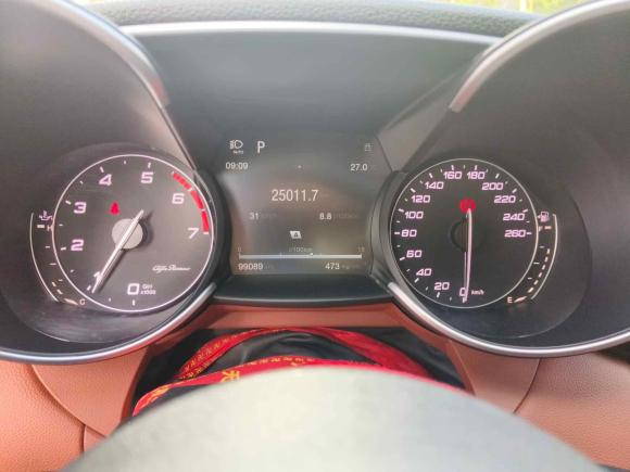 [成都·川G] 二手阿尔法·罗密欧Giulia朱丽叶2017款 2.0T 200HP 豪华版