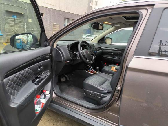 [佛山·粤X] 二手三菱欧蓝德2020款 2.4L 四驱致享版 5座