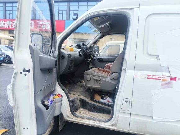 [上海·沪K] 二手上汽大通MAXUS新途V802021款 2.0T 手动经典城配王长轴中顶3座