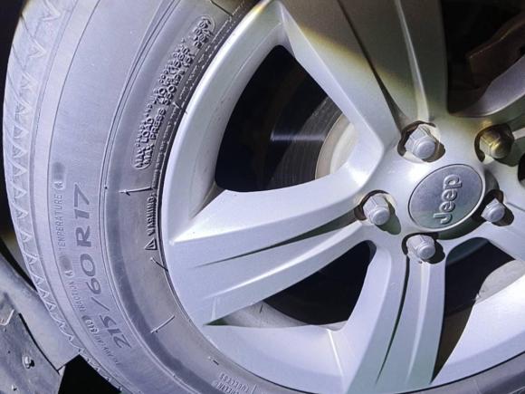 [成都·川A] 二手Jeep自由客2011款 2.4 运动版