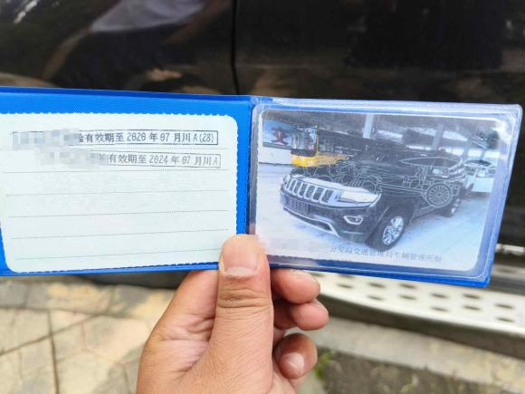 [成都·川A] 二手Jeep大切诺基2015款 3.0TD 柴油 精英导航版