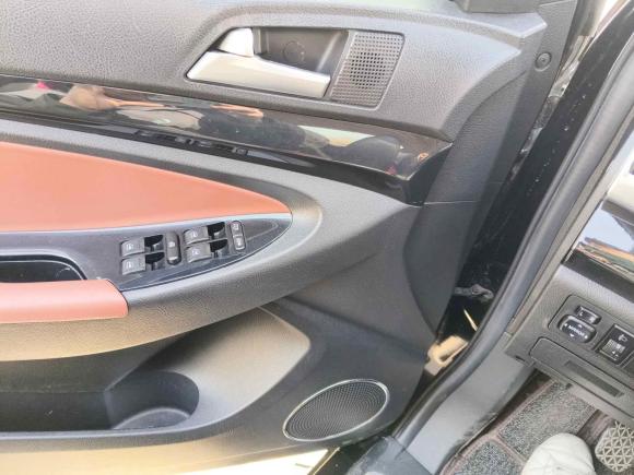 [西安·陕A] 二手东风御风S162017款 1.9T 手动两驱精英型 5座