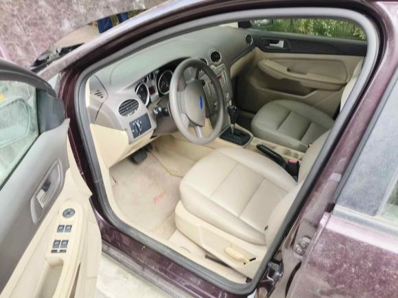 [杭州·浙A] 二手福特福克斯2013款 三厢经典 1.8L 自动基本型