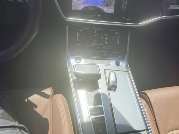 [青岛·鲁B] 二手奥迪奥迪A6L2022款 45 TFSI 臻选致雅型