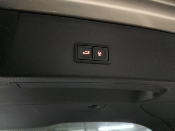 [上海·沪F] 二手奥迪奥迪Q32018款 30周年年型 35 TFSI 运动型