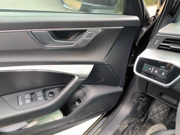 [上海·苏U] 二手奥迪奥迪A6L2022款 45 TFSI 臻选动感型