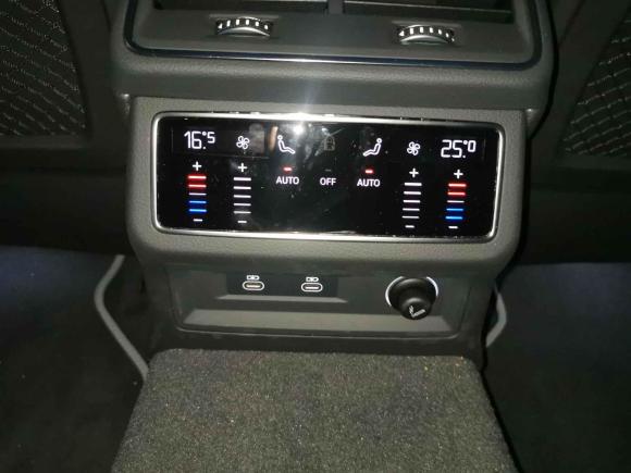 [上海·沪C] 二手奥迪奥迪A7L2022款 45 TFSI quattro S-line 见远型流晶套装