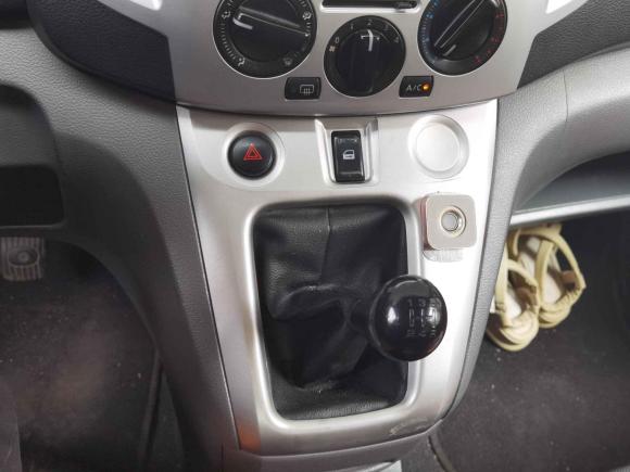 [深圳·粤S] 二手日产日产NV2002010款 1.6L 豪华型